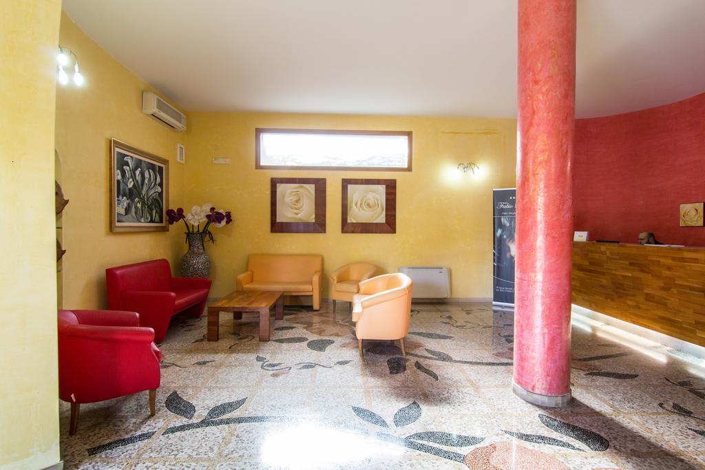I Giardini Di Atena Aparthotel Merine Екстериор снимка