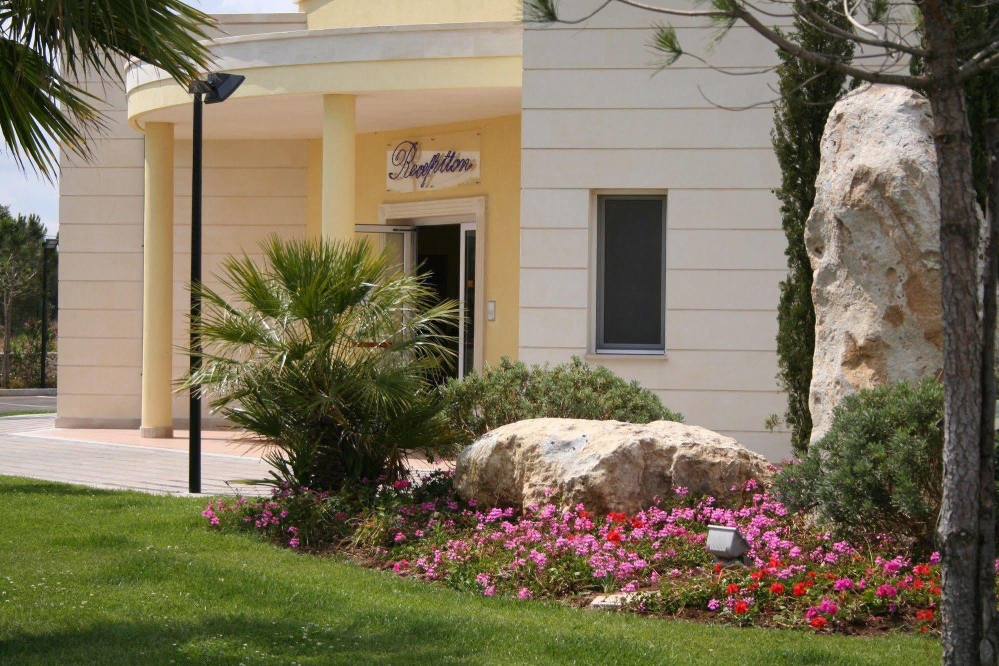 I Giardini Di Atena Aparthotel Merine Екстериор снимка